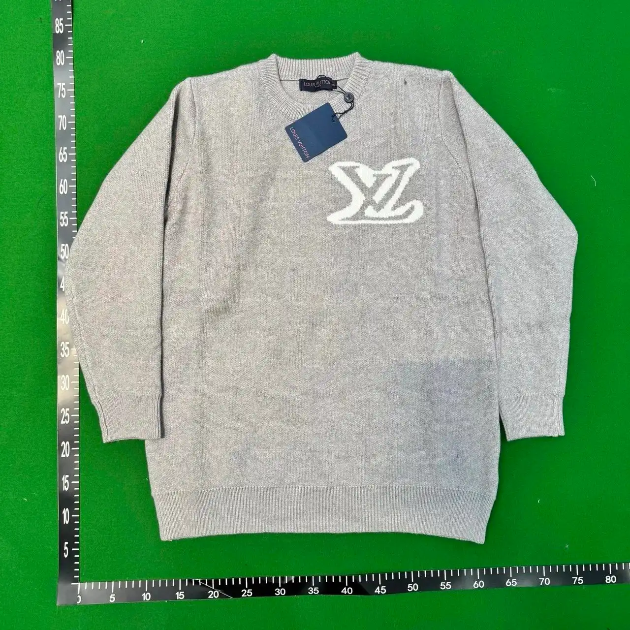 Louis Vuitton Monogram Intarsia Knit Sweater [10 styles] — foto 2 de 6