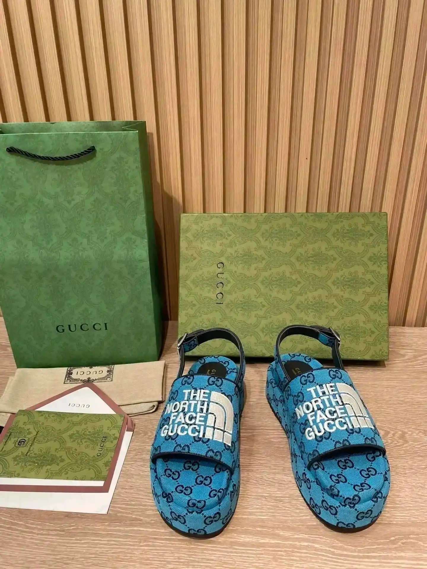 Gucci x The North Face Slippers [40 styles] — foto 3 de 6