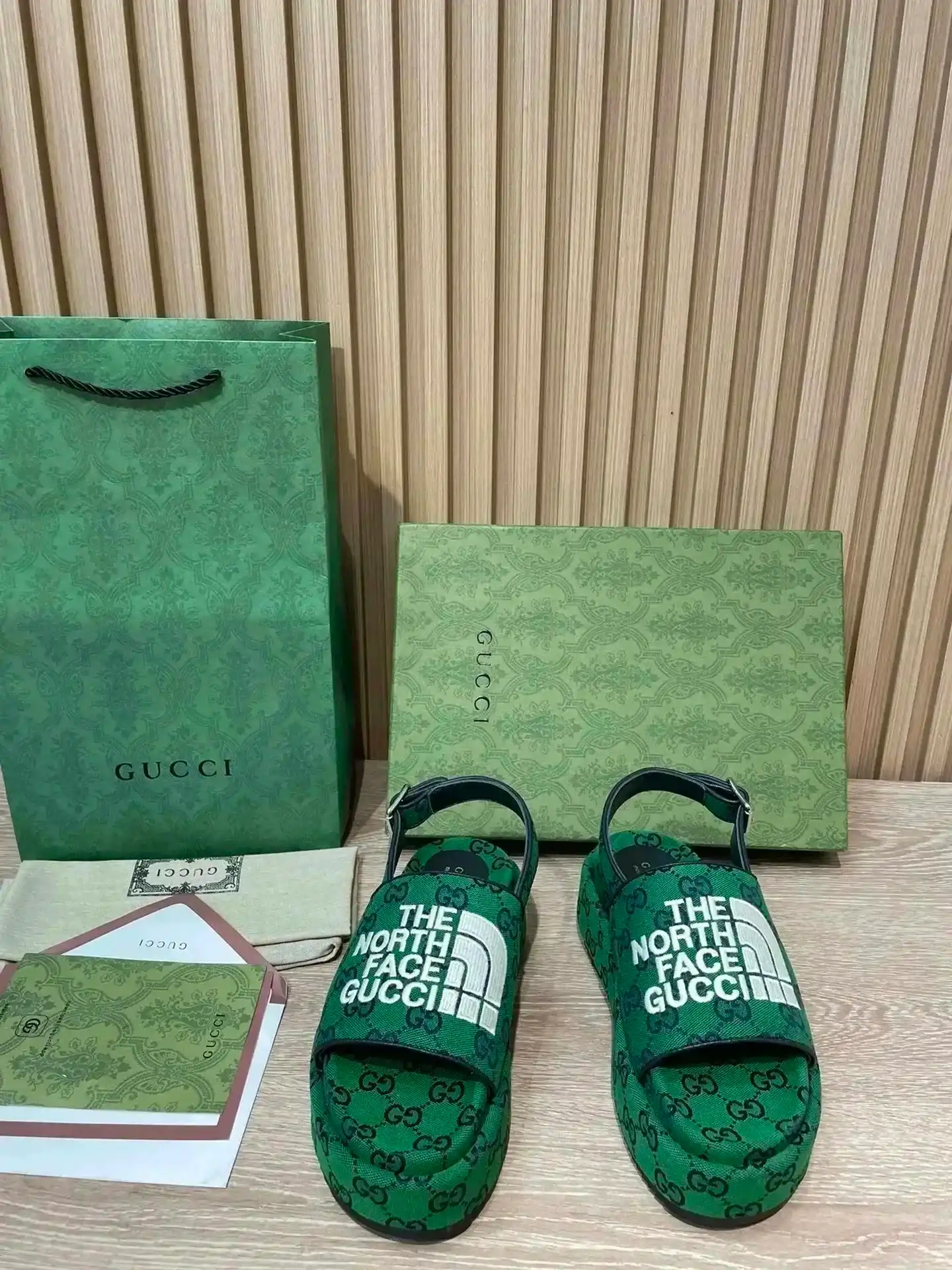 Gucci x The North Face Slippers [40 styles] — foto 4 de 6