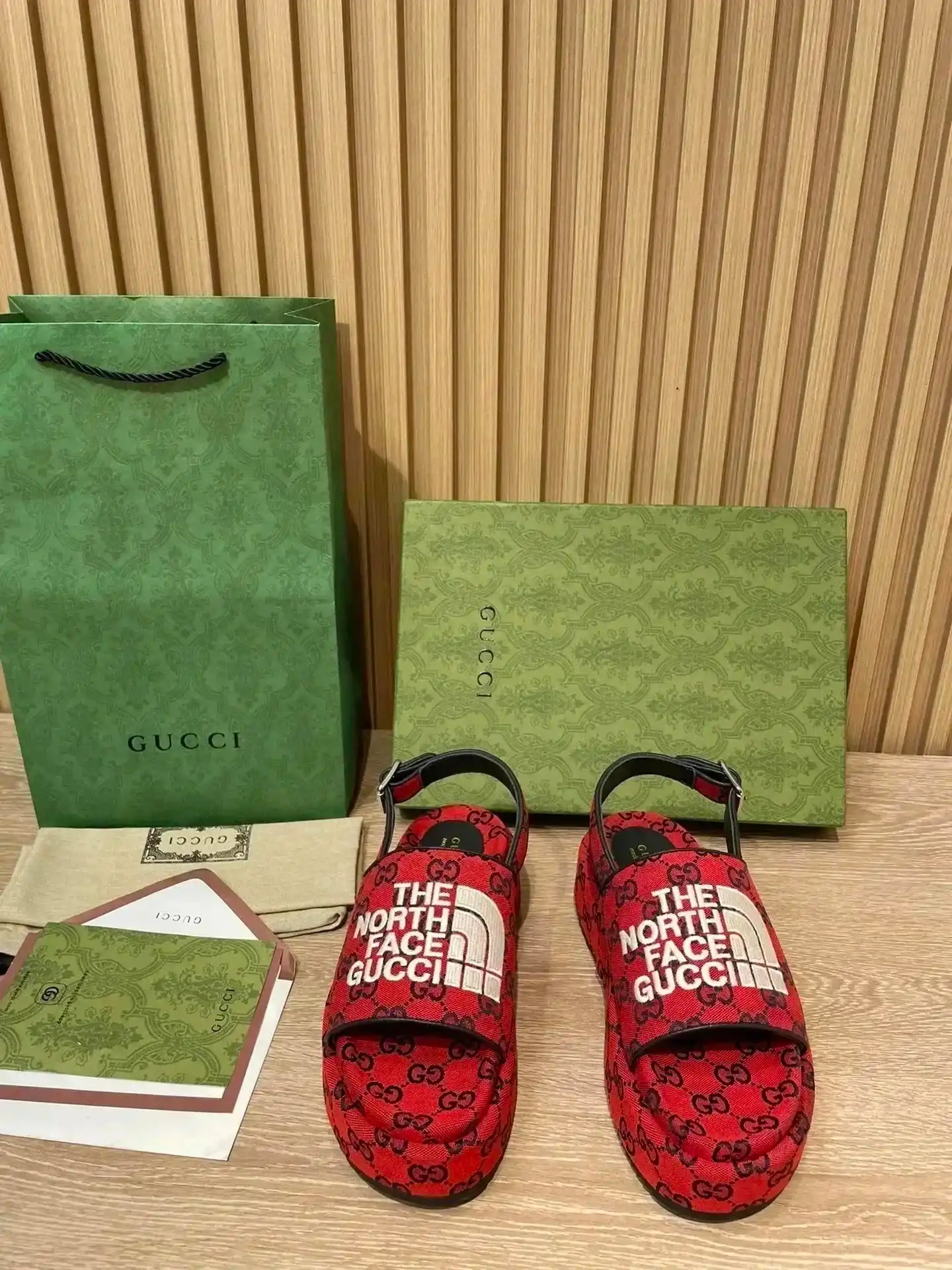 Gucci x The North Face Slippers [40 styles] — foto 5 de 6