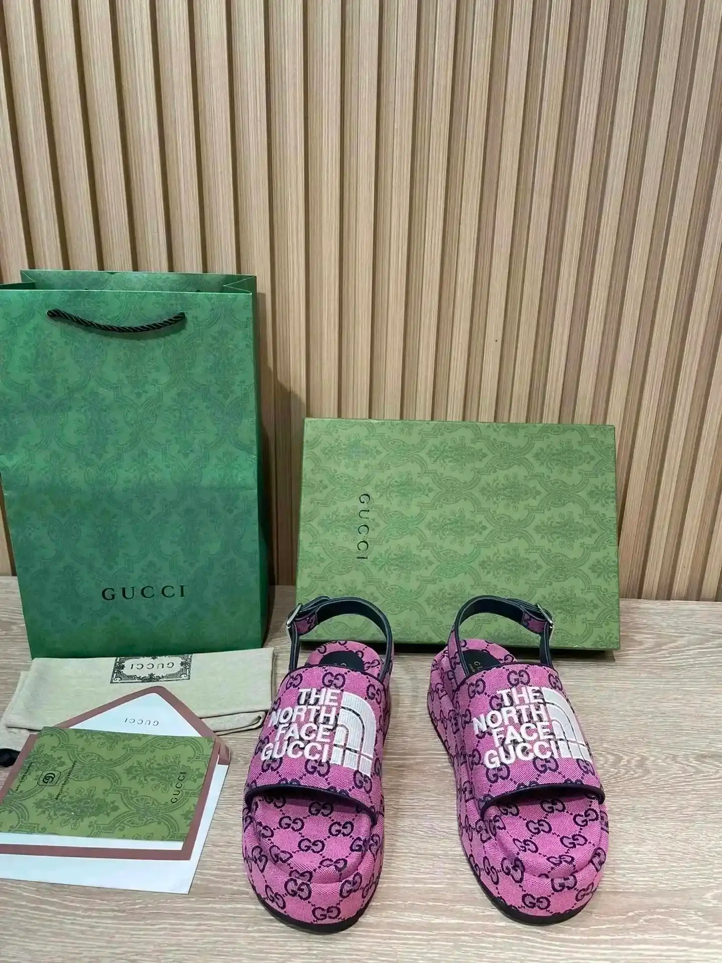 Gucci x The North Face Slippers [40 styles] — foto 6 de 6