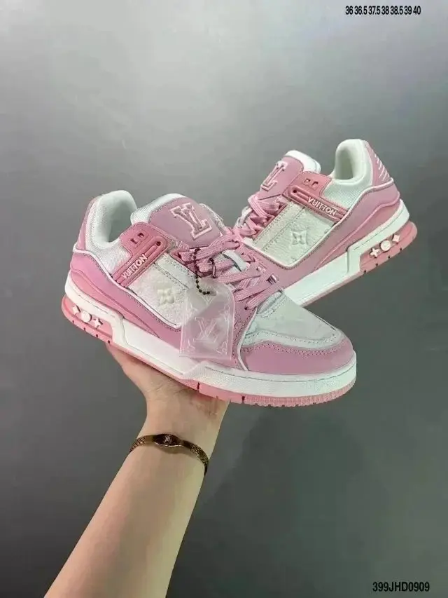 Louis Vuitton Sneakers(20 styles) — foto 2 de 6