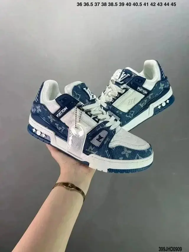 Louis Vuitton Sneakers(20 styles) — foto 3 de 6