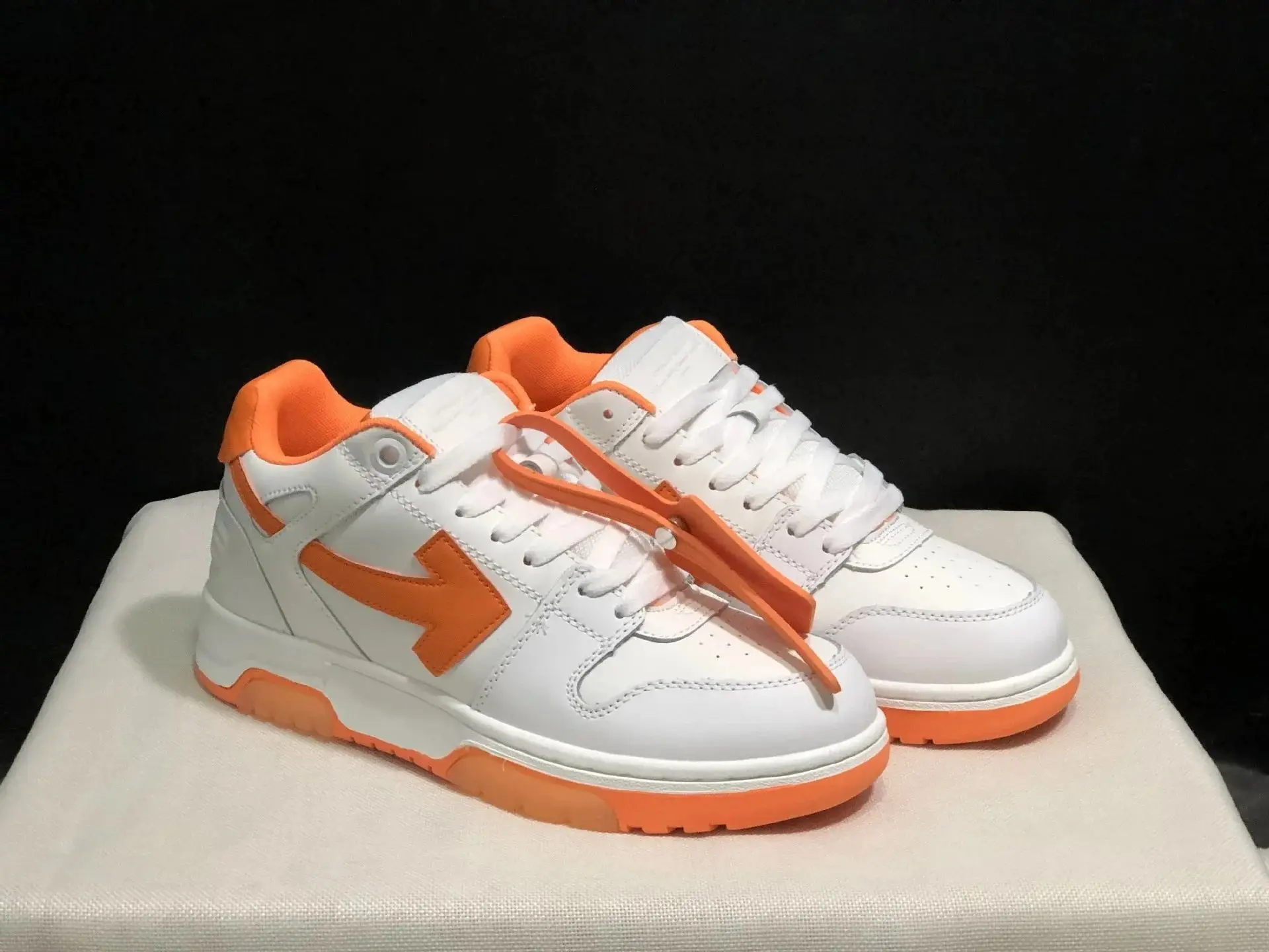 Off-White B22 Sneakers [31 styles] — foto 2 de 6