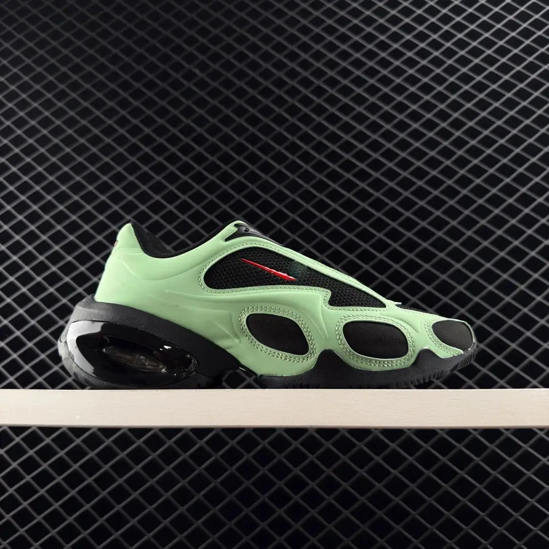 Nike Air Max Muse & NOCTA x Nike Glide Sneakers — foto 4 de 6