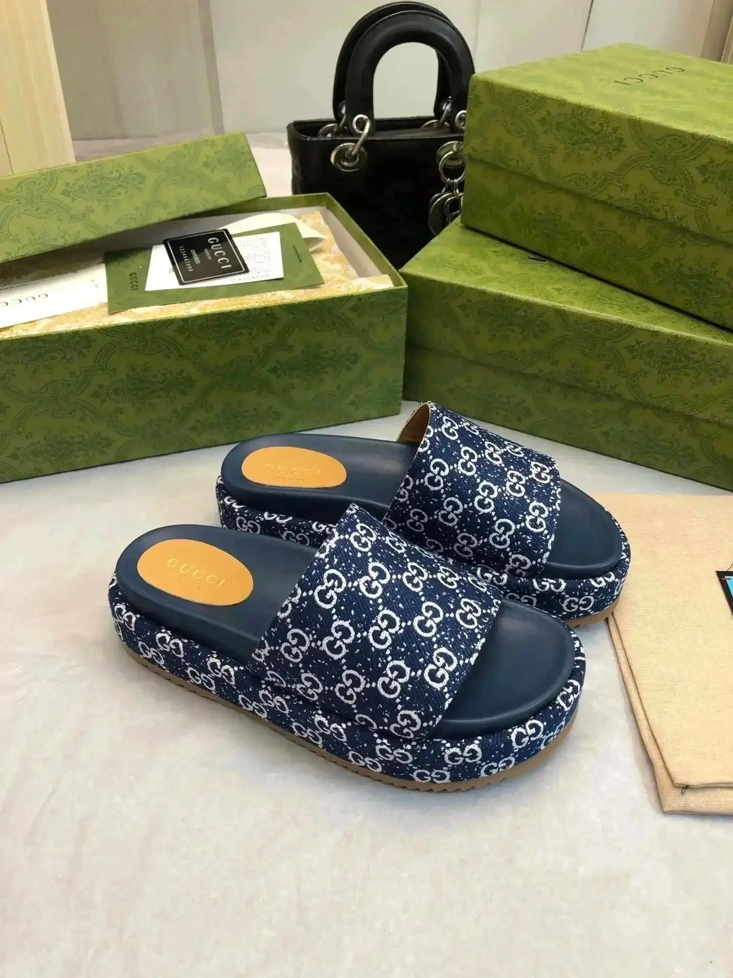 Gucci Slides — foto 3 de 6