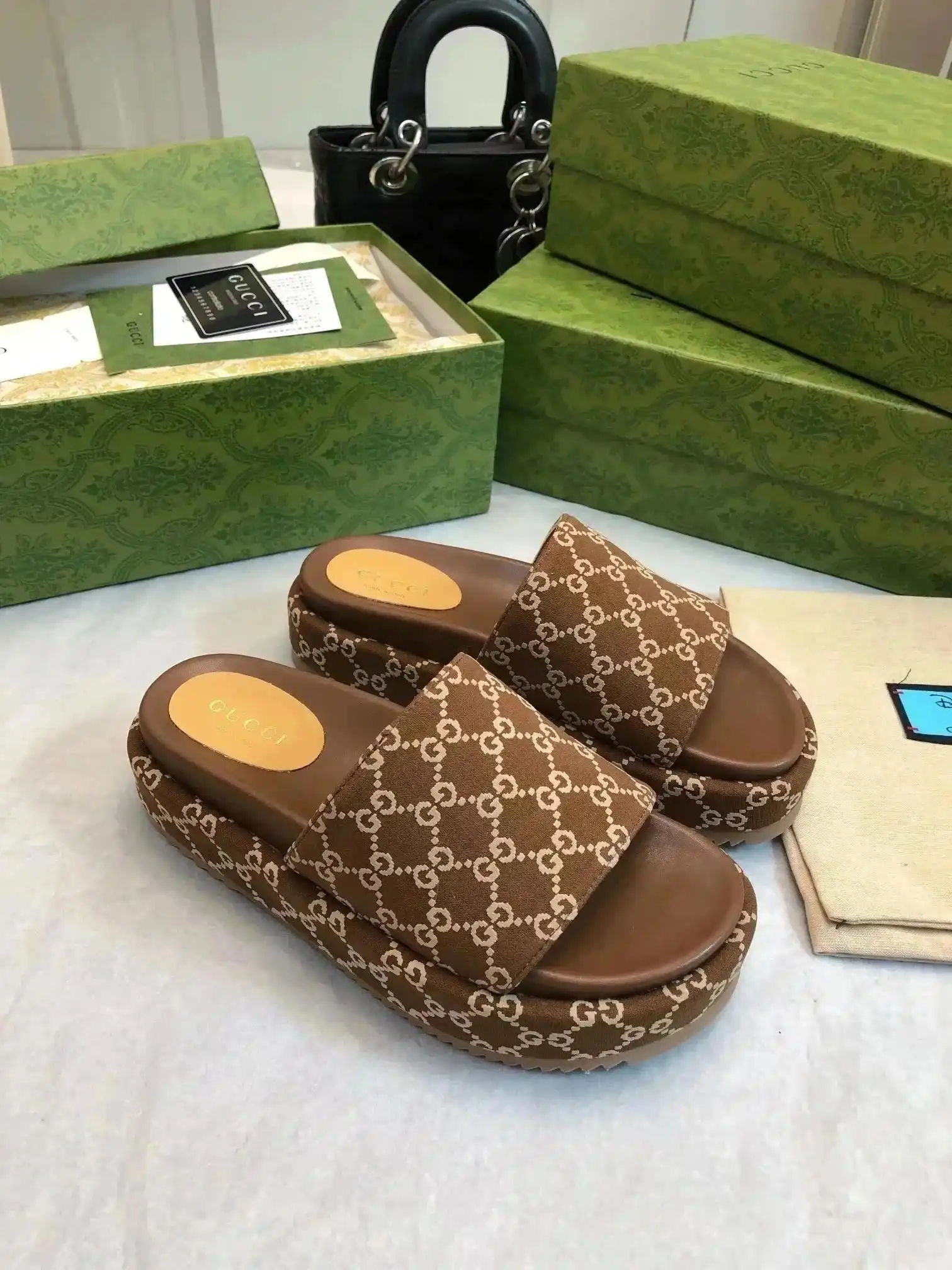 Gucci Slides — foto 4 de 6
