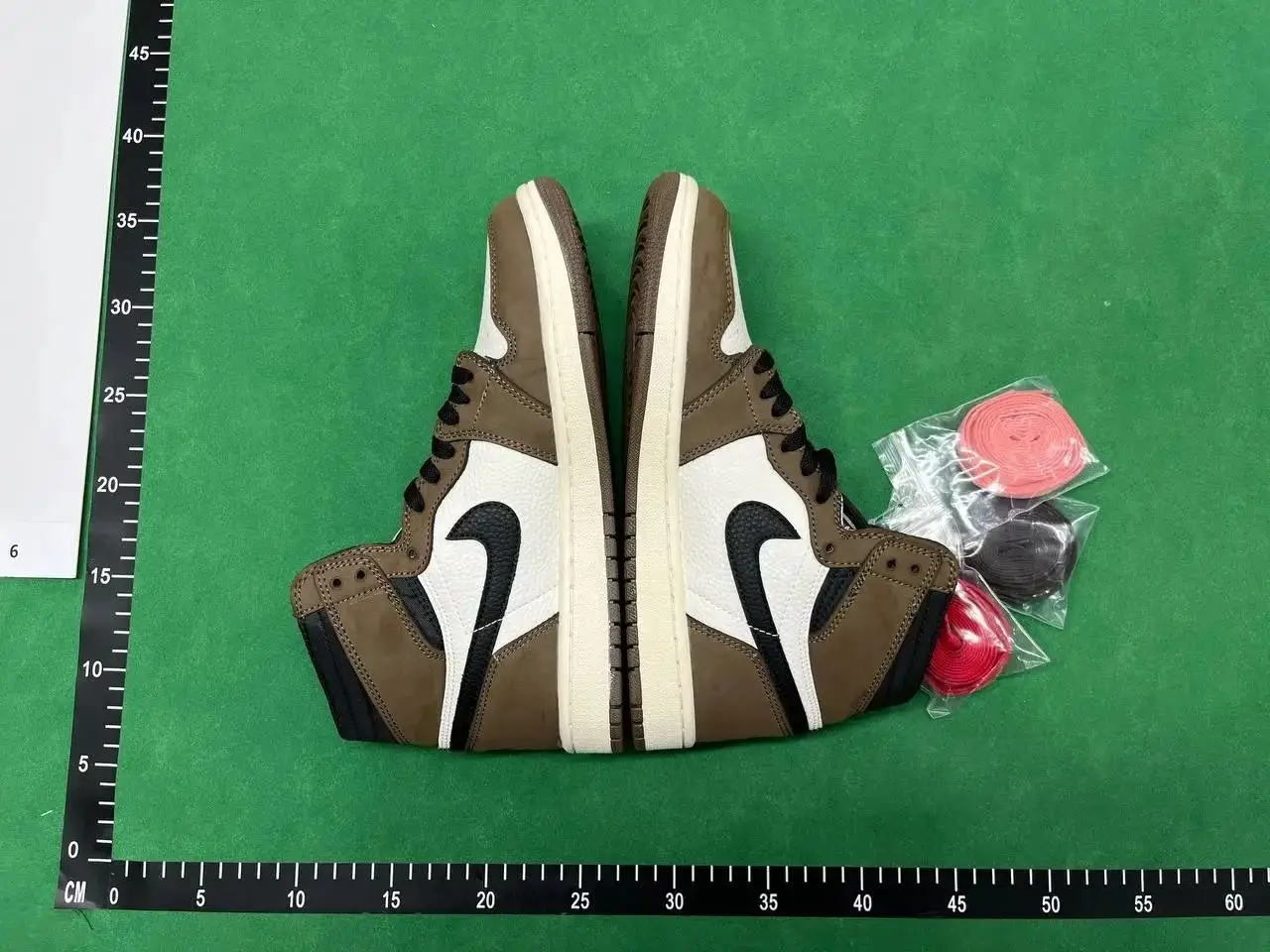 Nike Air Jordan 1 Sneakers — foto 2 de 6