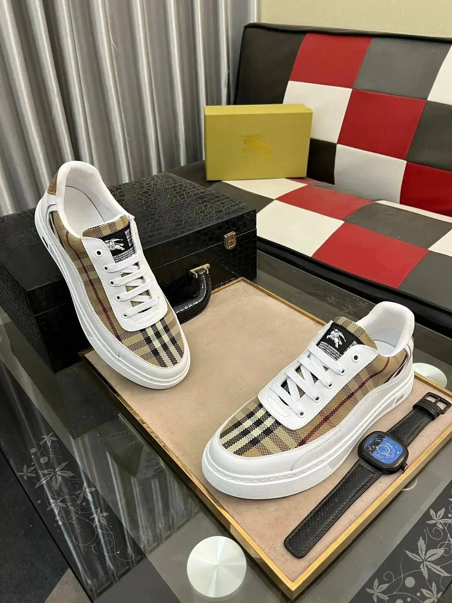Burberry Shoes — foto 2 de 6