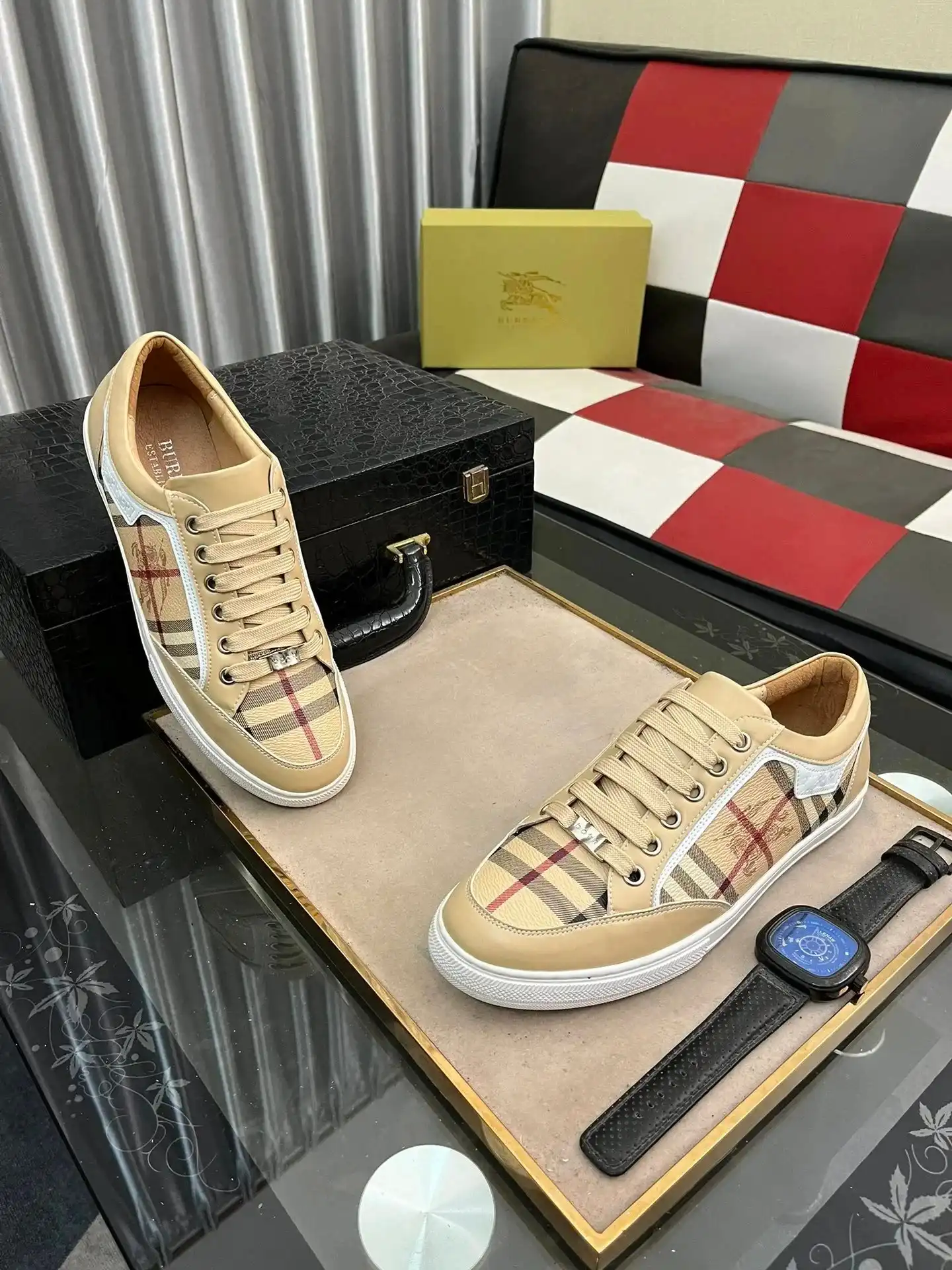 Burberry Shoes — foto 4 de 6