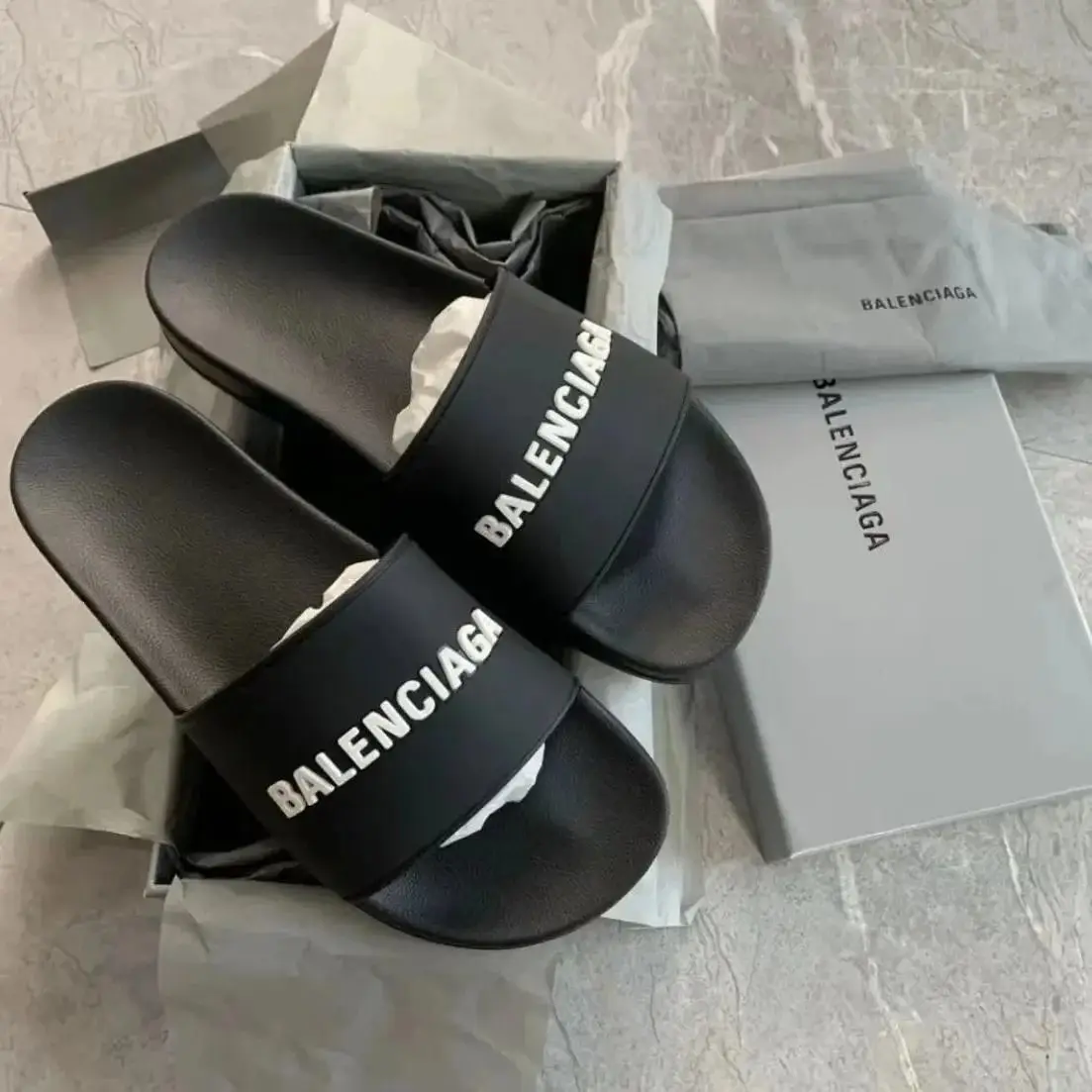Balenciaga Logo Slide Sandals [15 styles] — foto 2 de 6