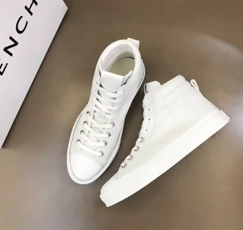 Givenchy Sneakers — foto 2 de 6