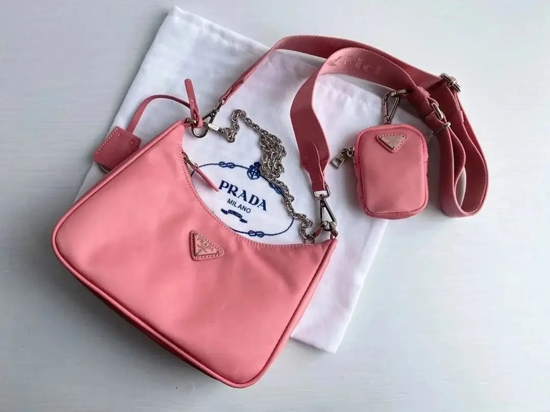 PRADA Re-Edition 2005 Nylon Shoulder Bag with Mini Pouch [6 Colors Available] — foto 2 de 6