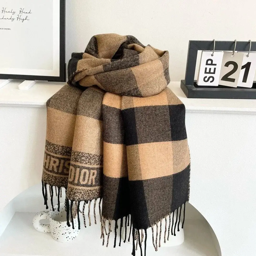 Chanel CC Logo Scarf — foto 3 de 6