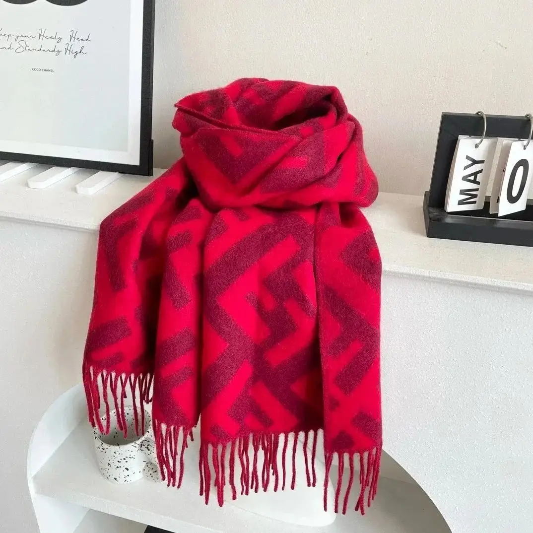 Chanel CC Logo Scarf — foto 5 de 6