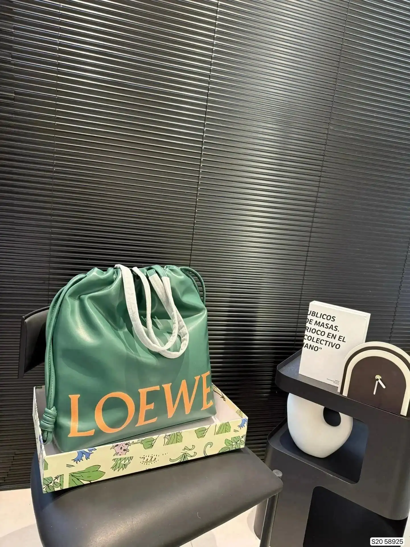 LOEWE Drawstring Tote Bag [39 styles] — foto 2 de 6
