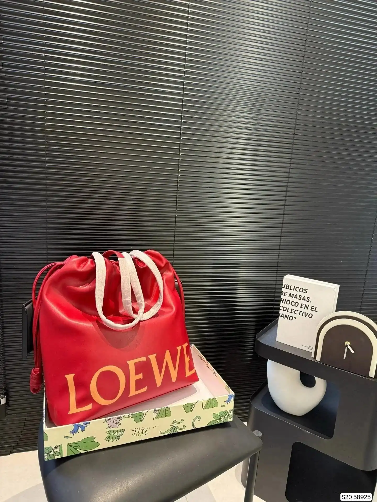 LOEWE Drawstring Tote Bag [39 styles] — foto 3 de 6