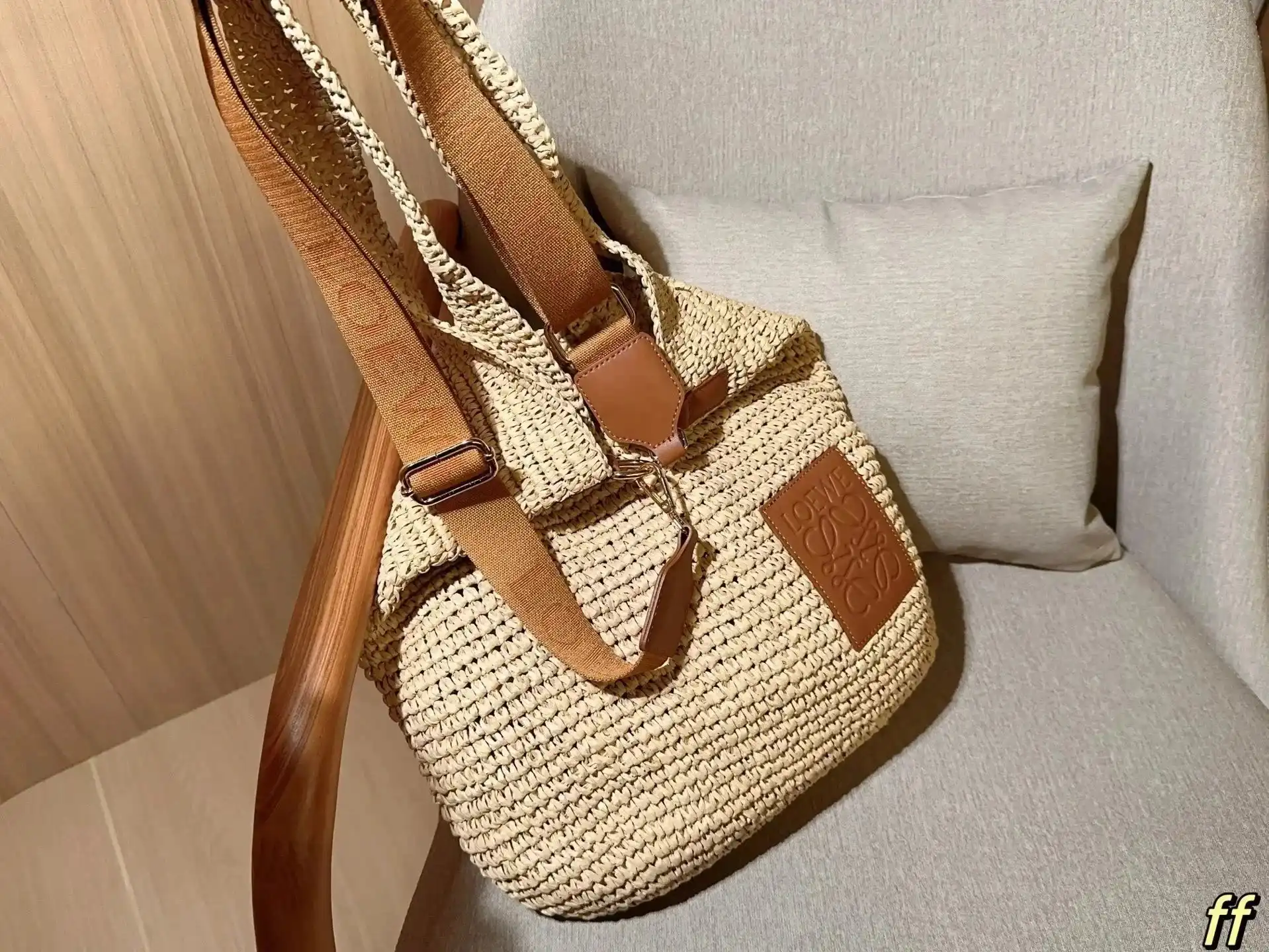 LOEWE Drawstring Tote Bag [39 styles] — foto 5 de 6