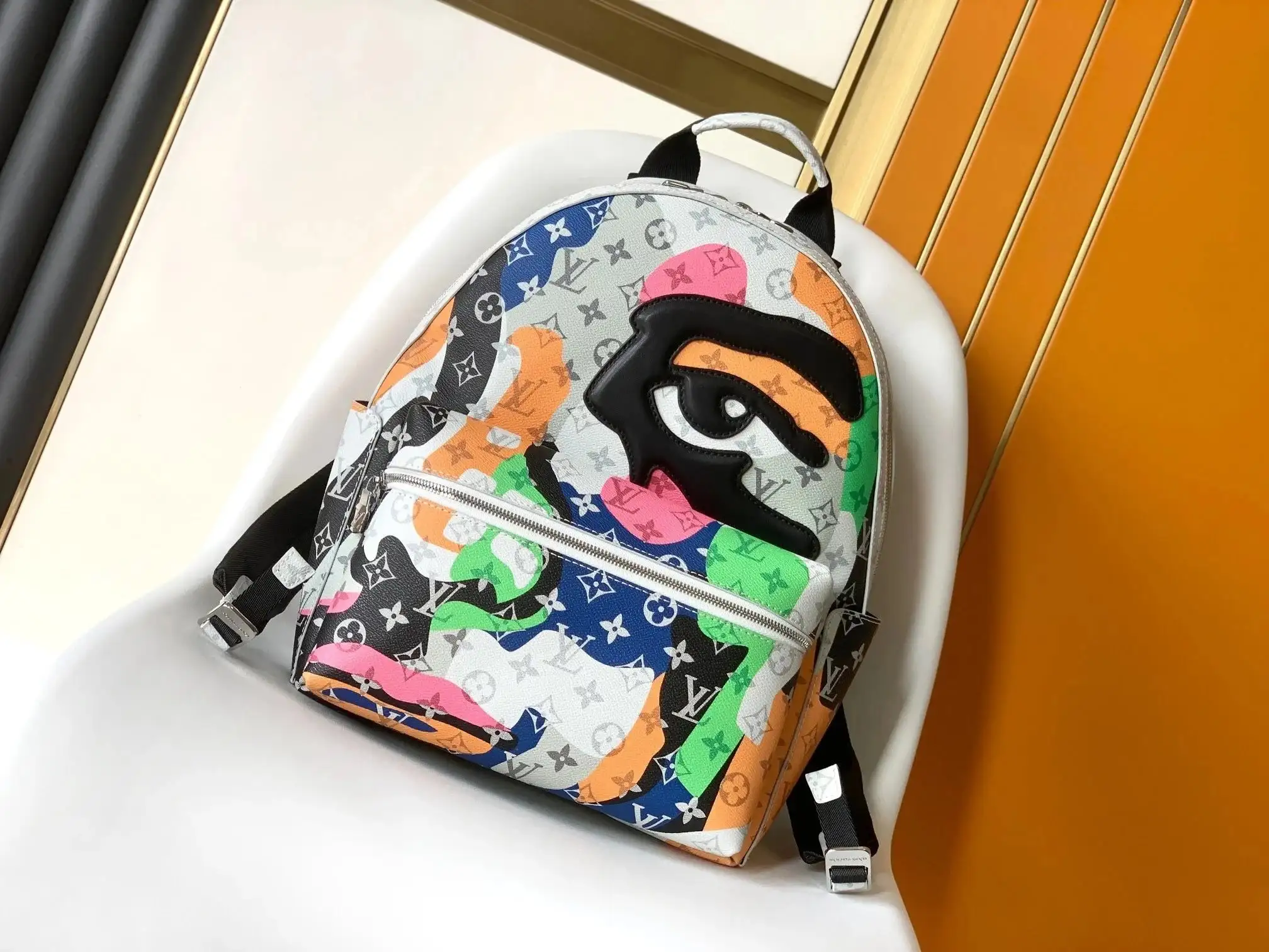 Louis Vuitton Graffiti Eye Print Backpack — foto 2 de 6