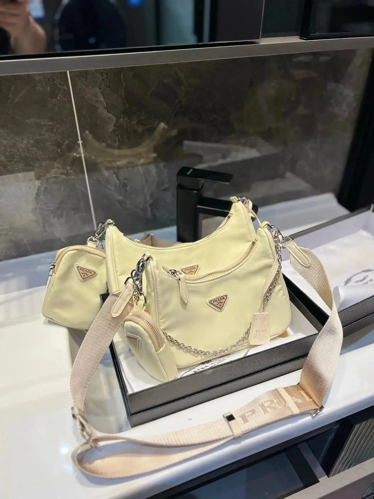 Prada Shoulder Bag — foto 2 de 6