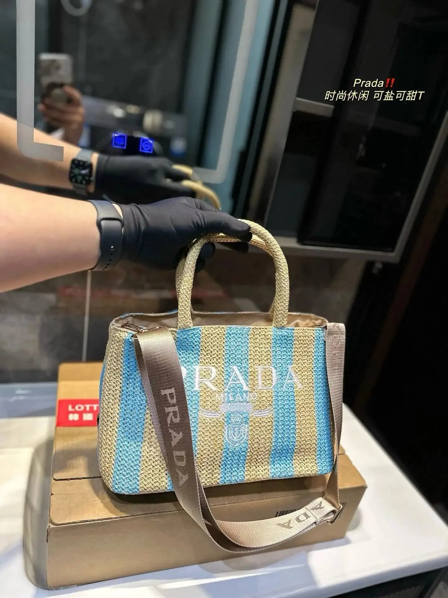 Prada Striped Handbag — foto 4 de 6