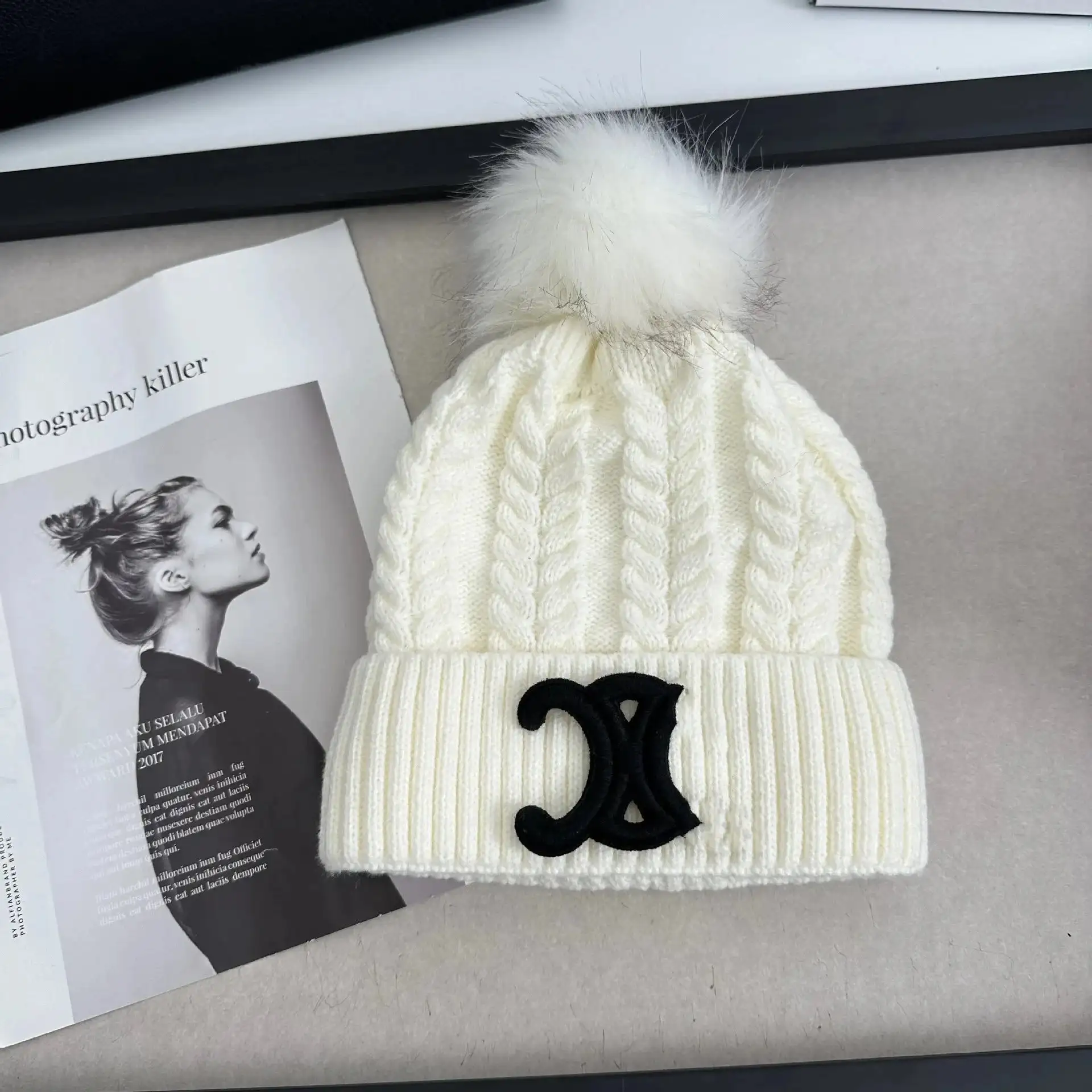 Chanel/Prada Cable Knit Beanie with Pom-Pom [40 styles] — foto 4 de 6
