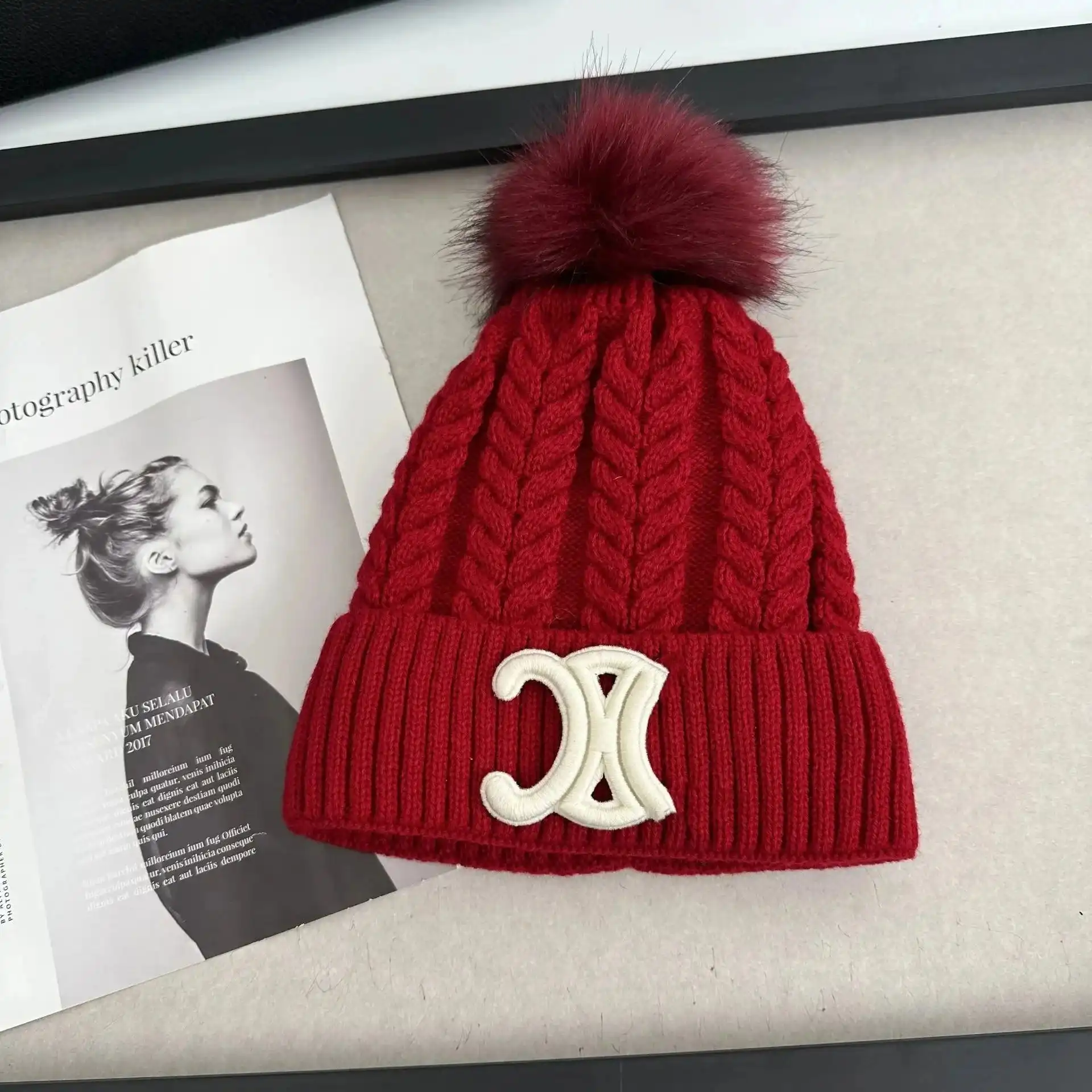 Chanel/Prada Cable Knit Beanie with Pom-Pom [40 styles] — foto 5 de 6