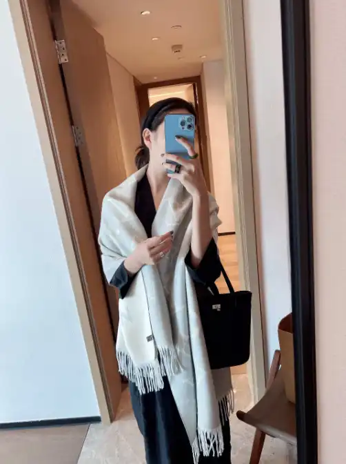 Louis Vuitton Scarf — foto 6 de 6