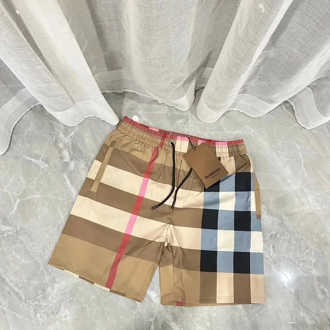 Burberry Shorts ( 24 + styles) — foto 4 de 6