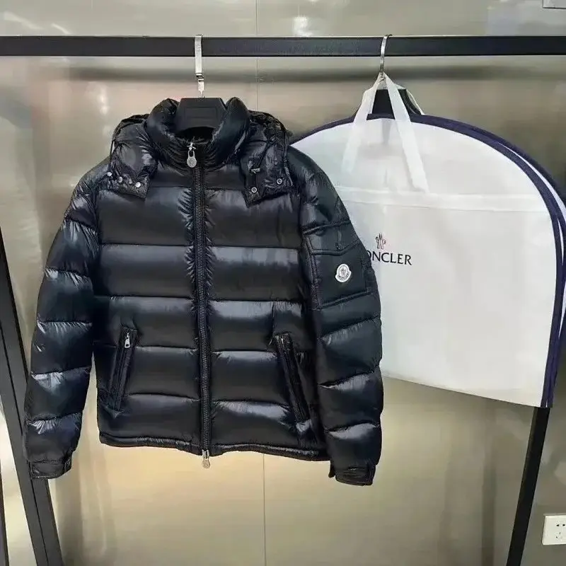Moncler Down Jacket — foto 4 de 6