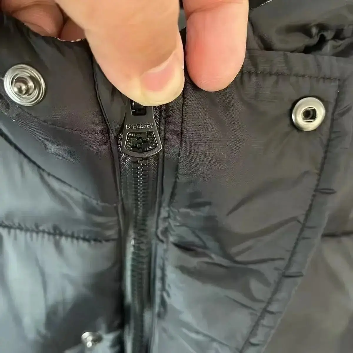 Burberry Down Jacket — foto 4 de 6