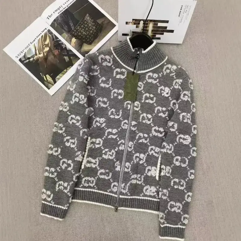 Gucci GG Supreme Knitted Sweater & Down Jacket Collection — foto 2 de 6