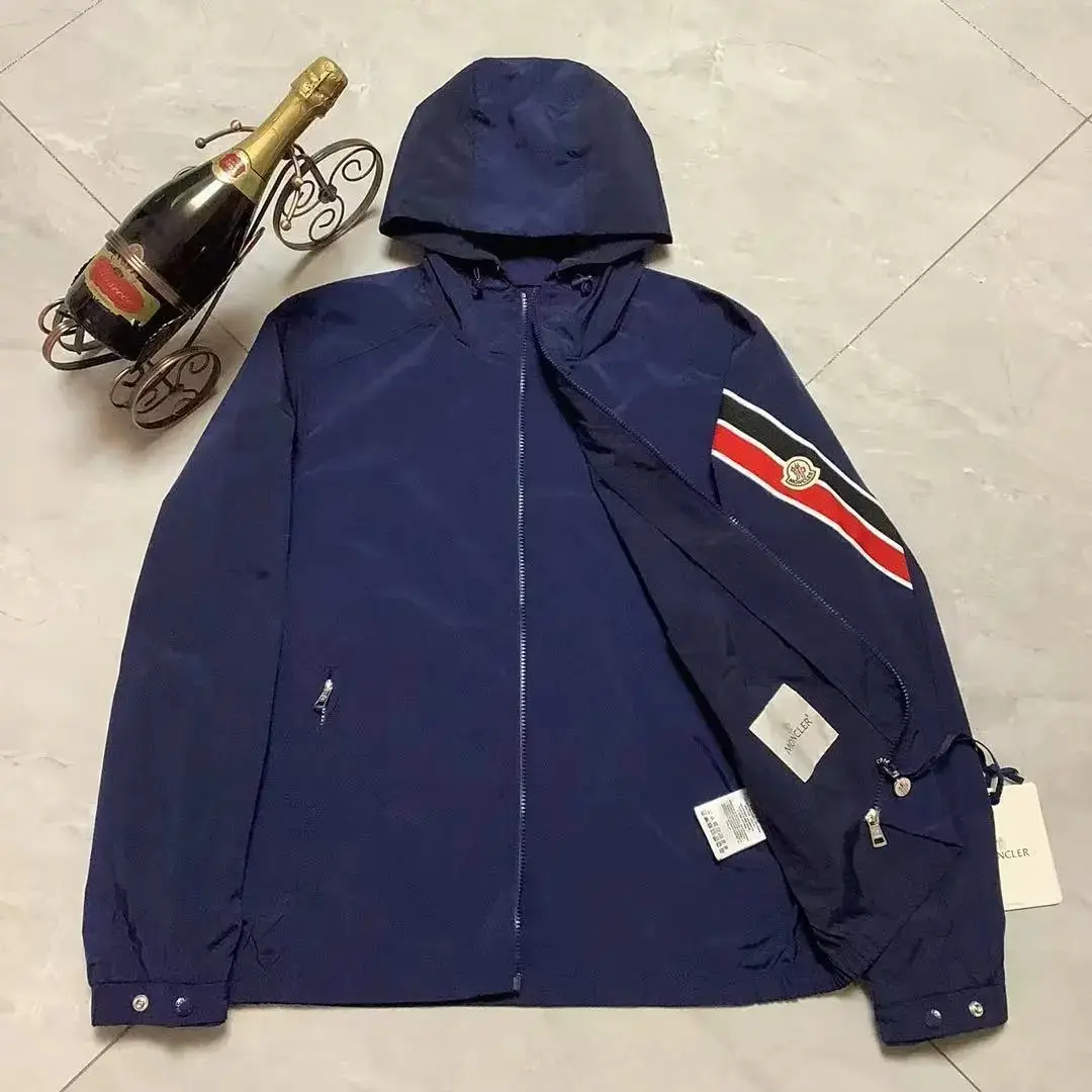 Moncler Jackets (4 styles) — foto 3 de 6