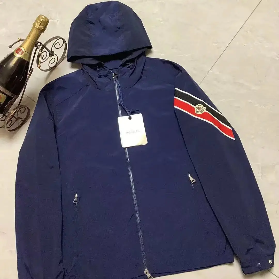Moncler Jackets (4 styles) — foto 4 de 6