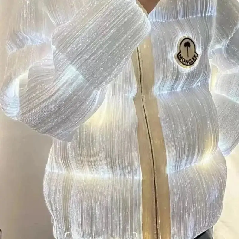 Moncler MAYA Glow Down Jacket — foto 2 de 6