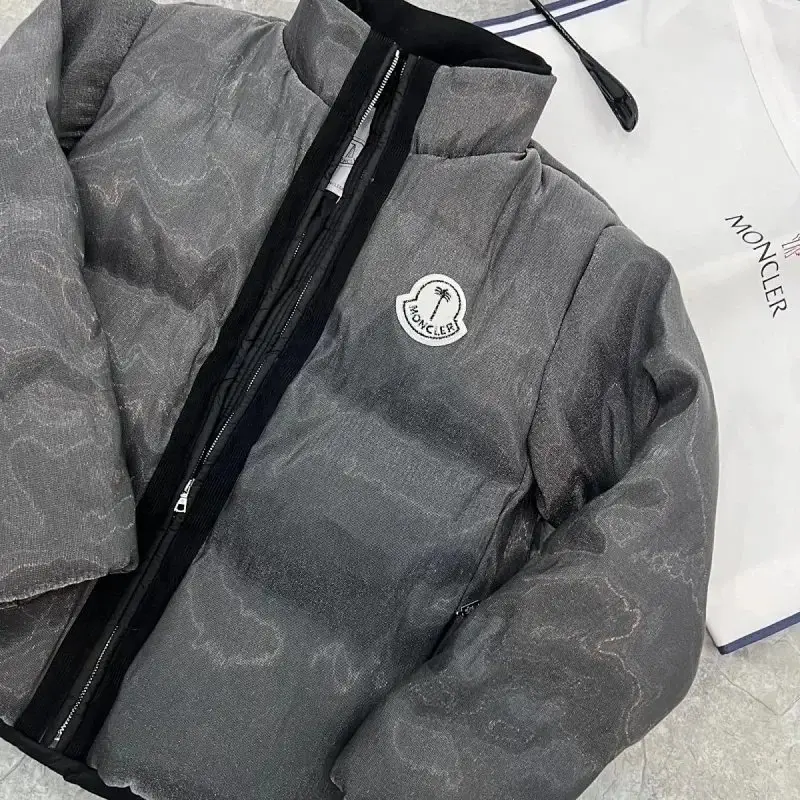 Moncler MAYA Glow Down Jacket — foto 4 de 6