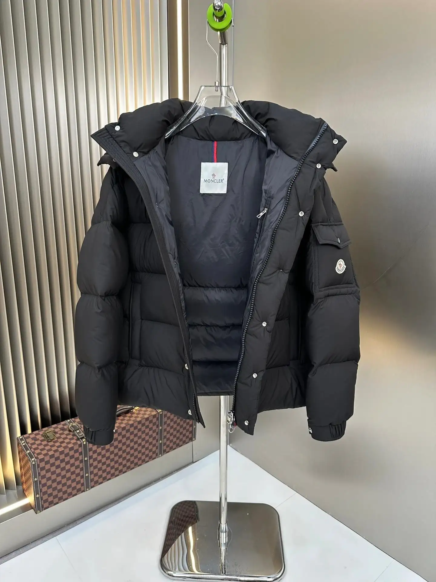 Moncler MAYA Glow Down Jacket — foto 6 de 6