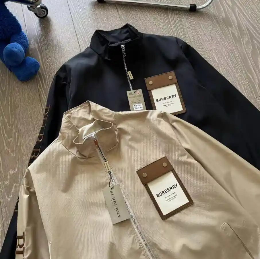 Burberry Logo Tape Jacket [4 styles] — foto 2 de 6