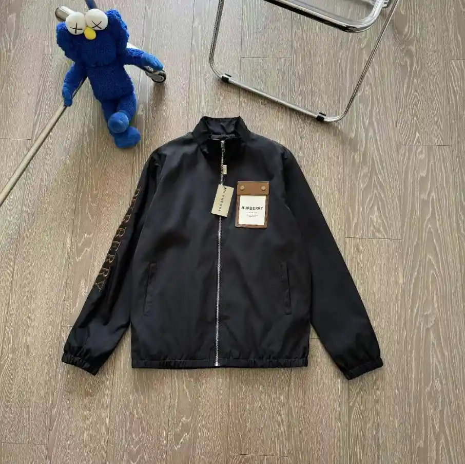 Burberry Logo Tape Jacket [4 styles] — foto 6 de 6