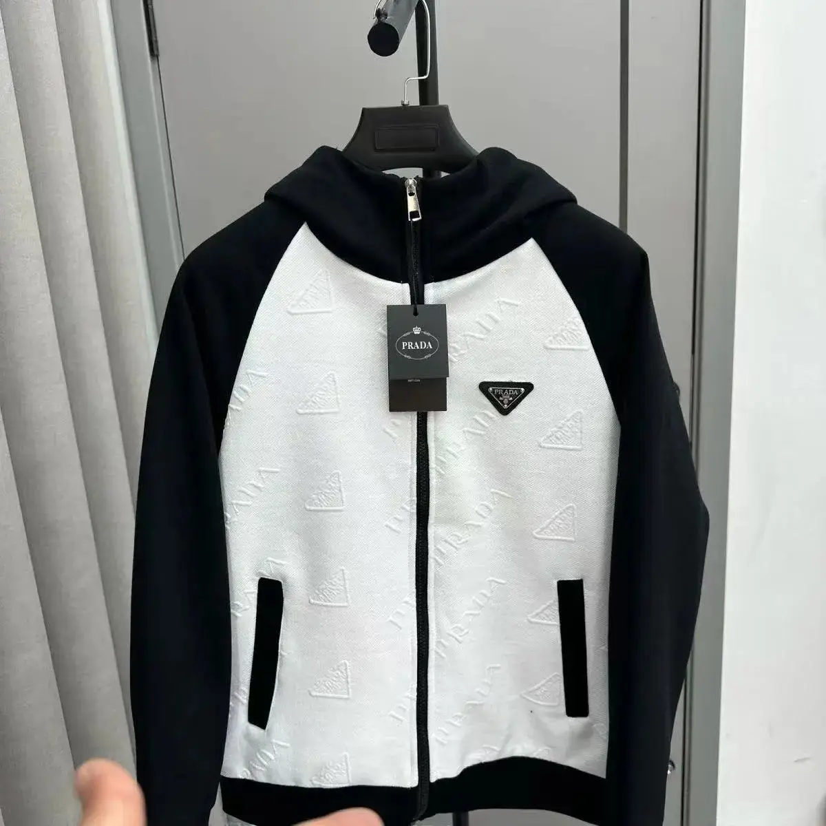 Prada Linea Rossa / Re-Nylon / Tessuto / Fendi Monster Eye Jackets/Down Jackets/Hoodies — foto 4 de 6