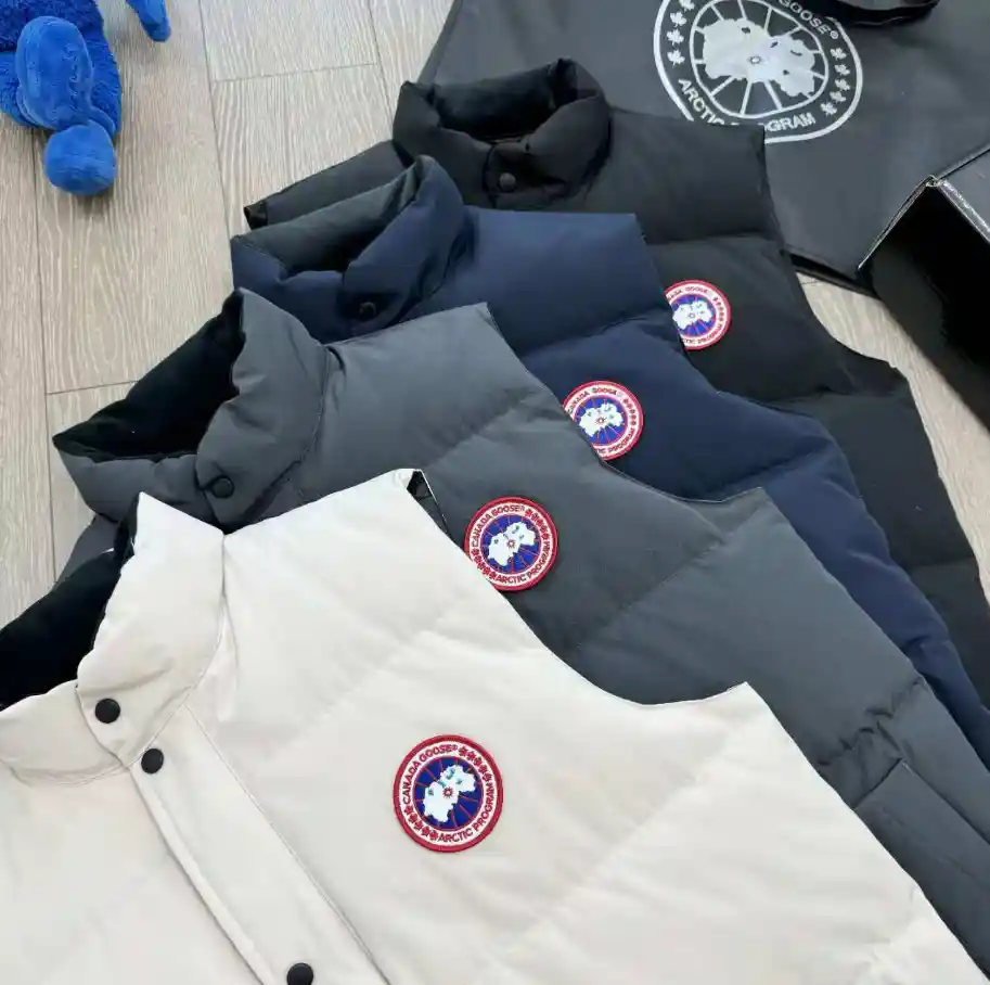 Canada Goose Mayfair Vest [4 styles] — foto 3 de 6