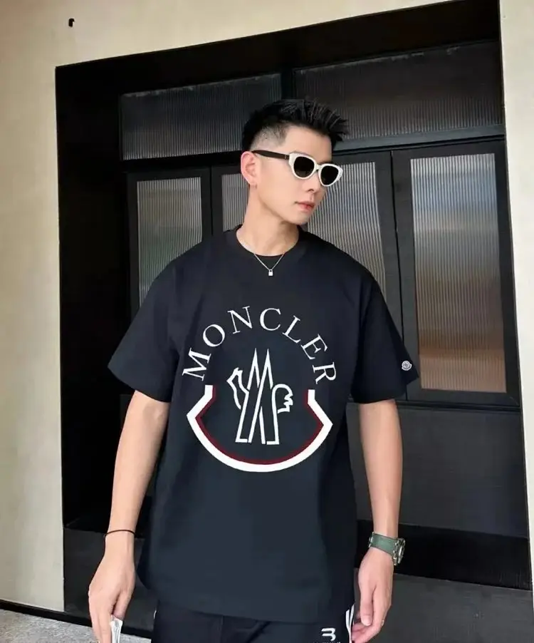 Moncler Logo T-Shirt [30+ styles] — foto 4 de 6