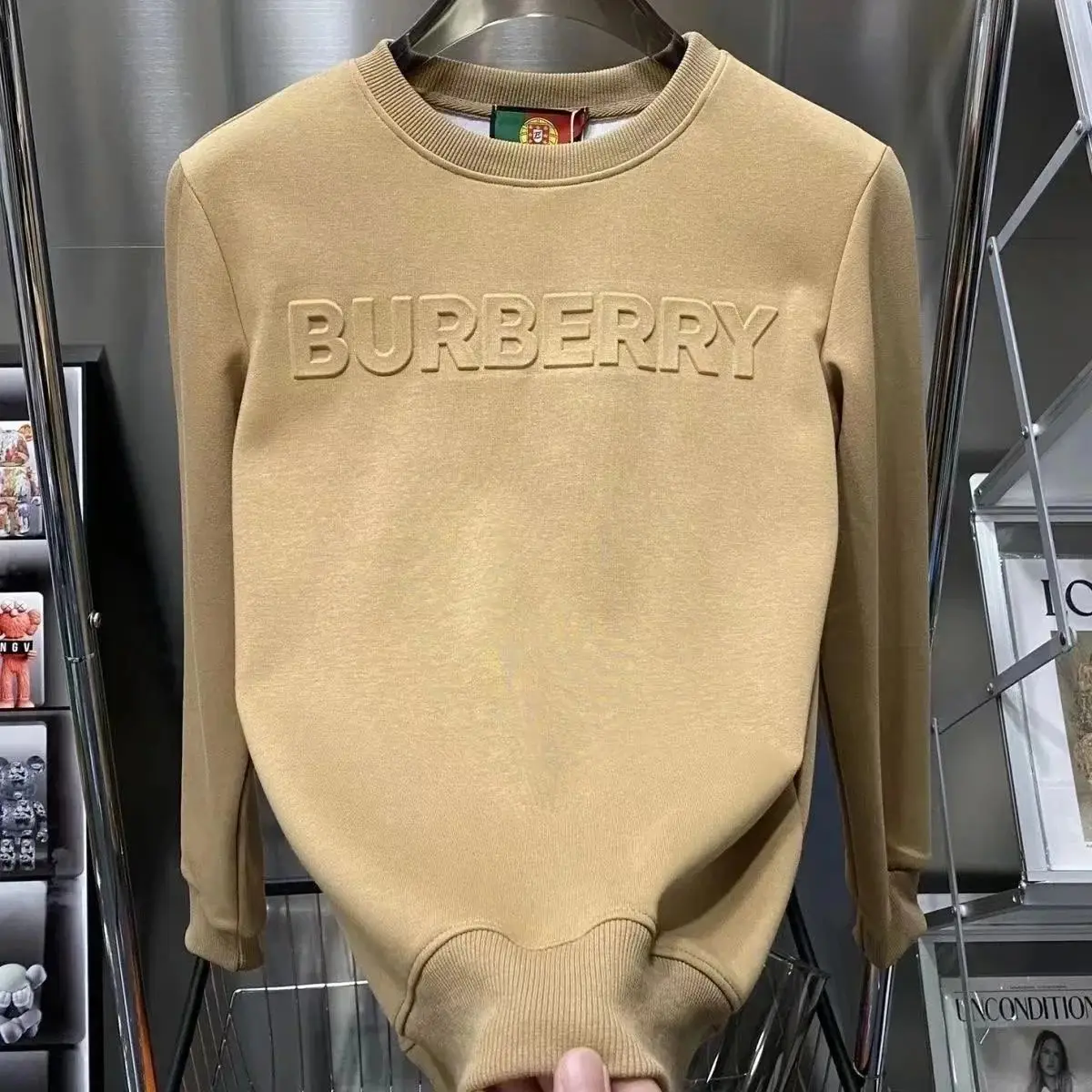 Burberry Embossed Logo Sweatshirt [High Quality] — foto 6 de 6