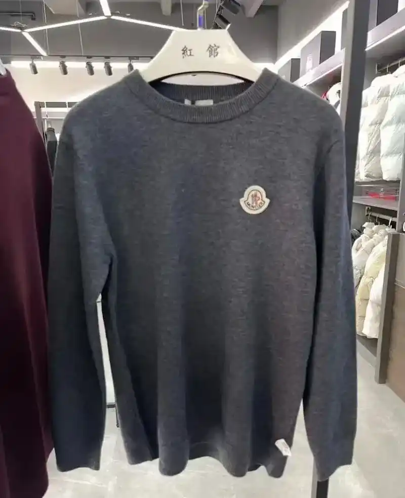Moncler Hoodie Suit / Sports Suit / Down Jacket / Down Vest [Multiple Styles] — foto 3 de 6