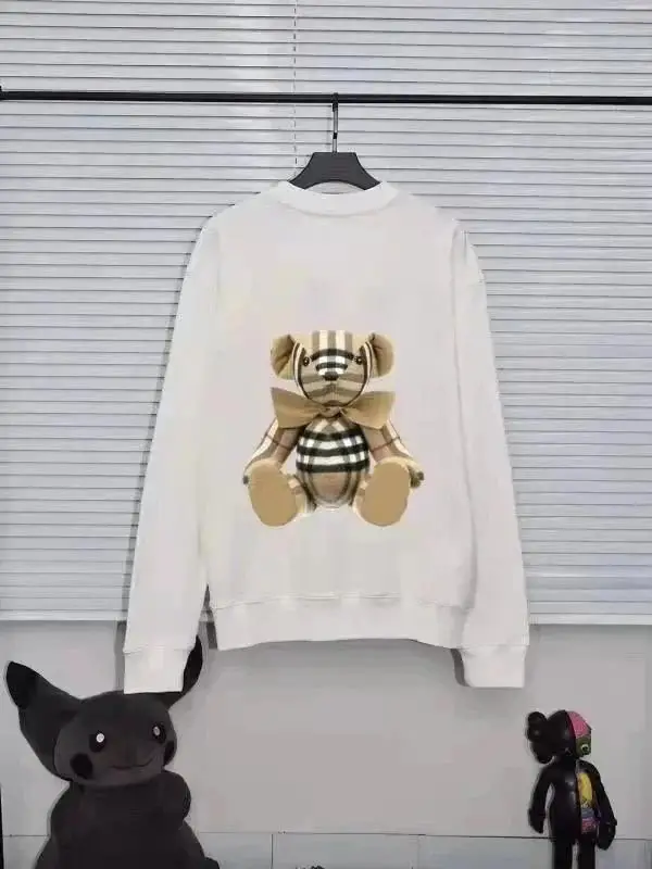 Burberry Check Print & Teddy Bear Graphic Sweatshirts [14 styles] — foto 4 de 6