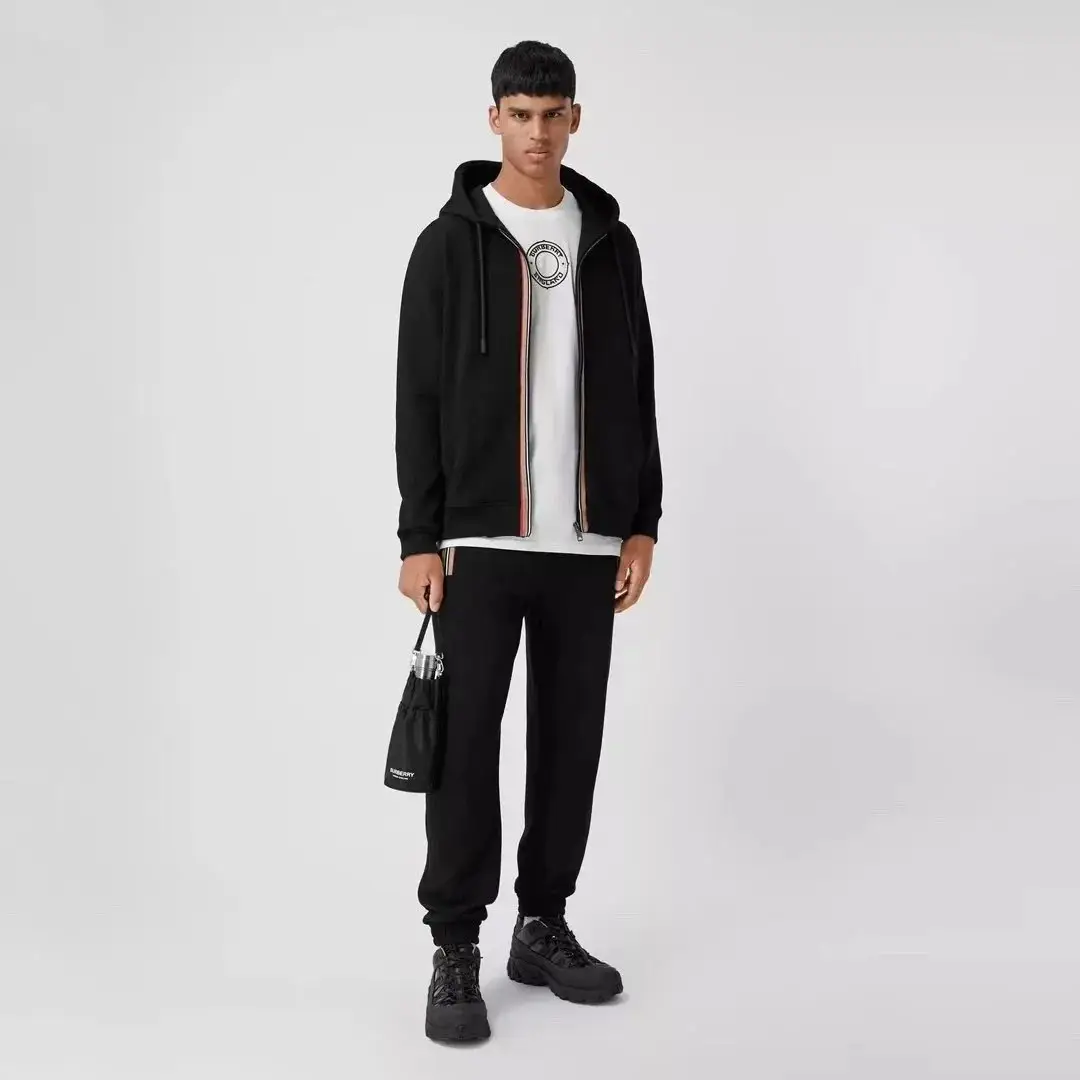 Burberry Stripe Zip-Up Hoodie & Jogger Set — foto 4 de 6