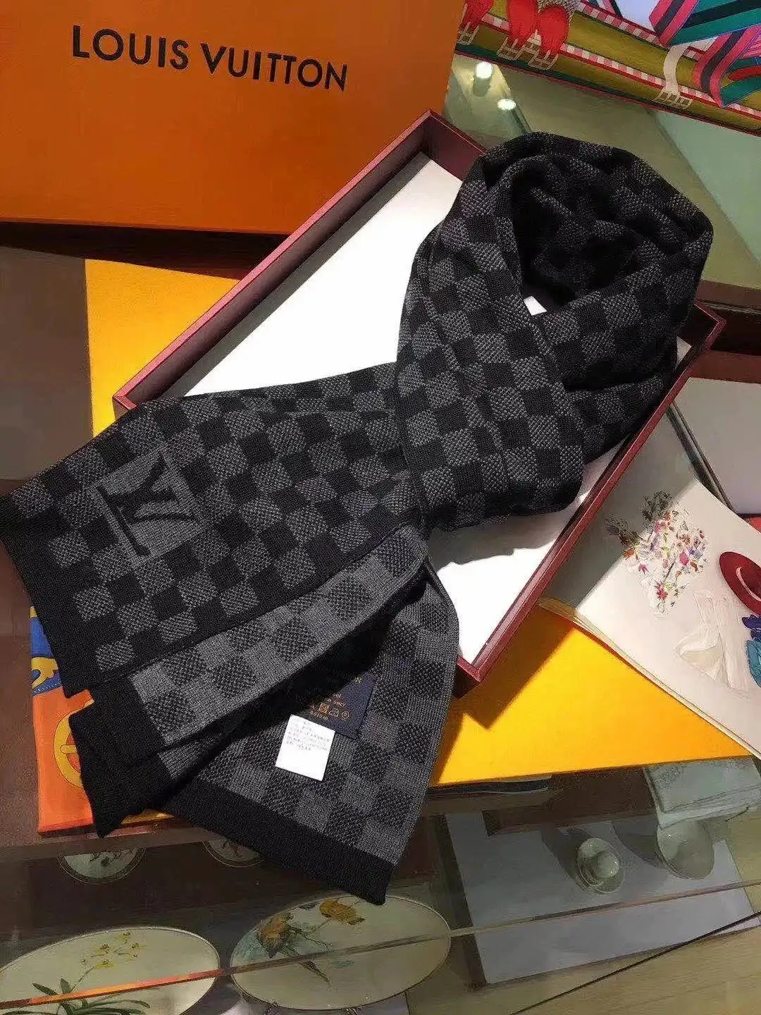 Burberry/LV/Fendi Scarf — foto 5 de 6
