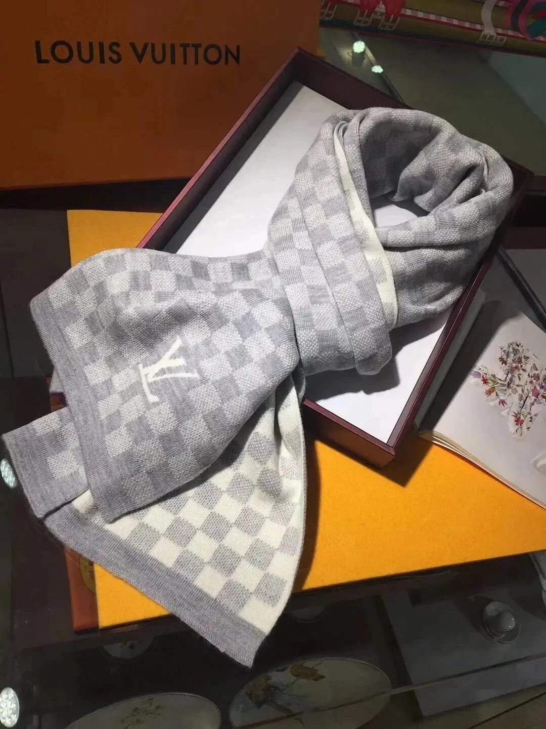 Burberry/LV/Fendi Scarf — foto 6 de 6