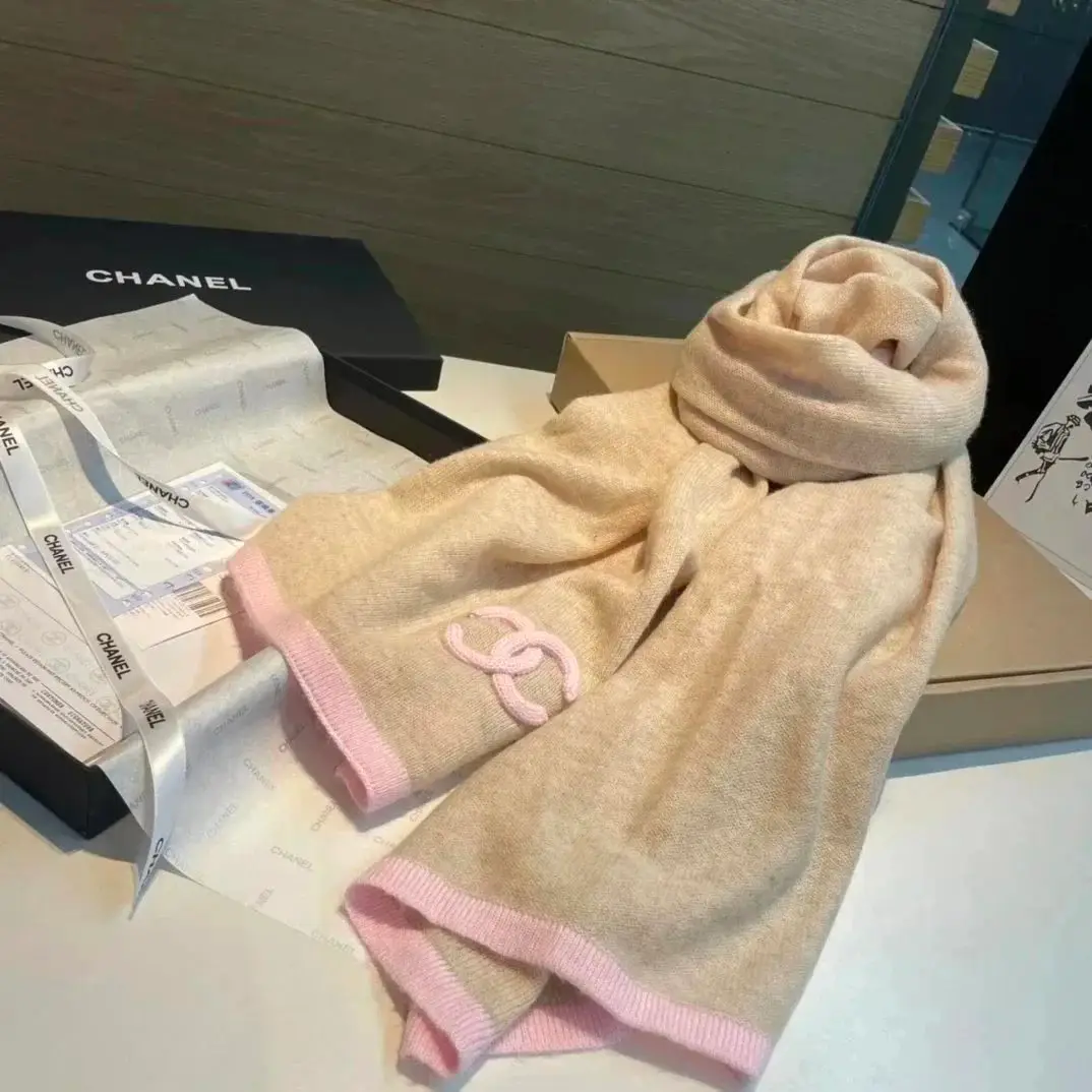Chanel CC Logo Scarf [10+ styles] — foto 3 de 6