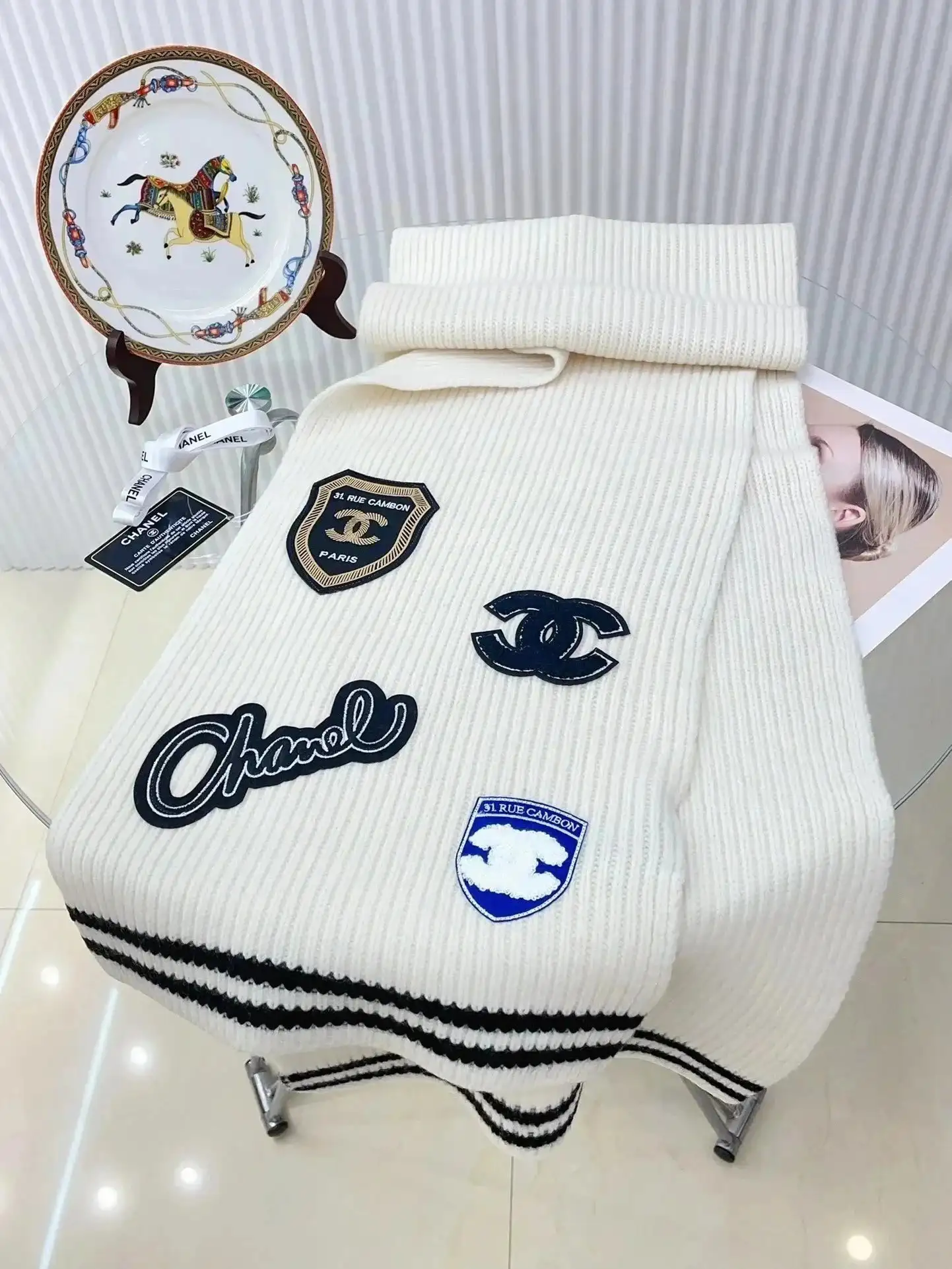 Chanel CC Logo Scarf [10+ styles] — foto 6 de 6